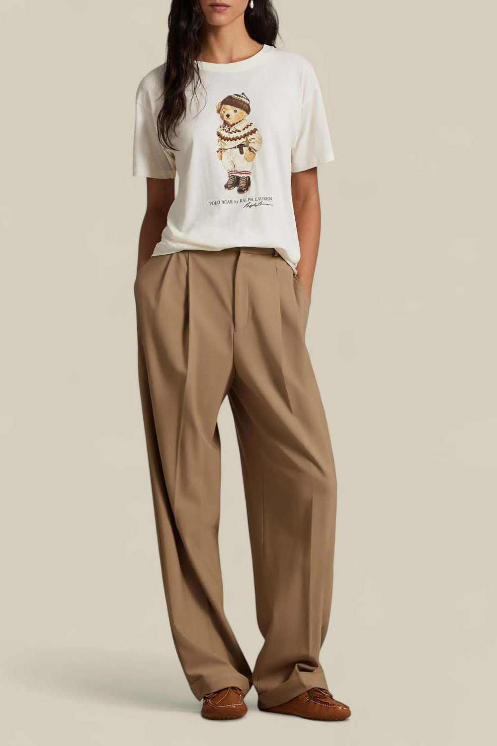 תמונת כל הלוק של חולצת טי דובי פולו